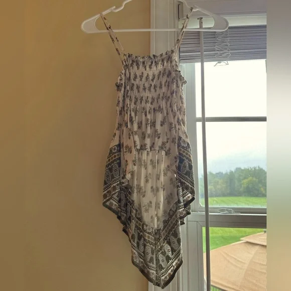 Beautiful Pattern Top - Picture 2 of 5